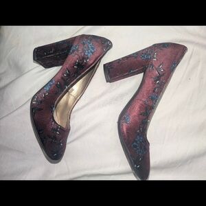 Libby Edelman Burgundy and Blue  Patterned Velvet Heels